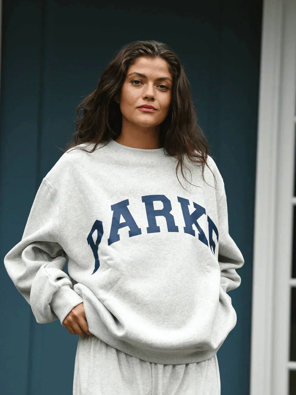 Annabelle | Damen Oversized Varsity-Sweatshirt, Chenille-Schriftzug Rundhalspullover | Nomadnts | Nomadnts