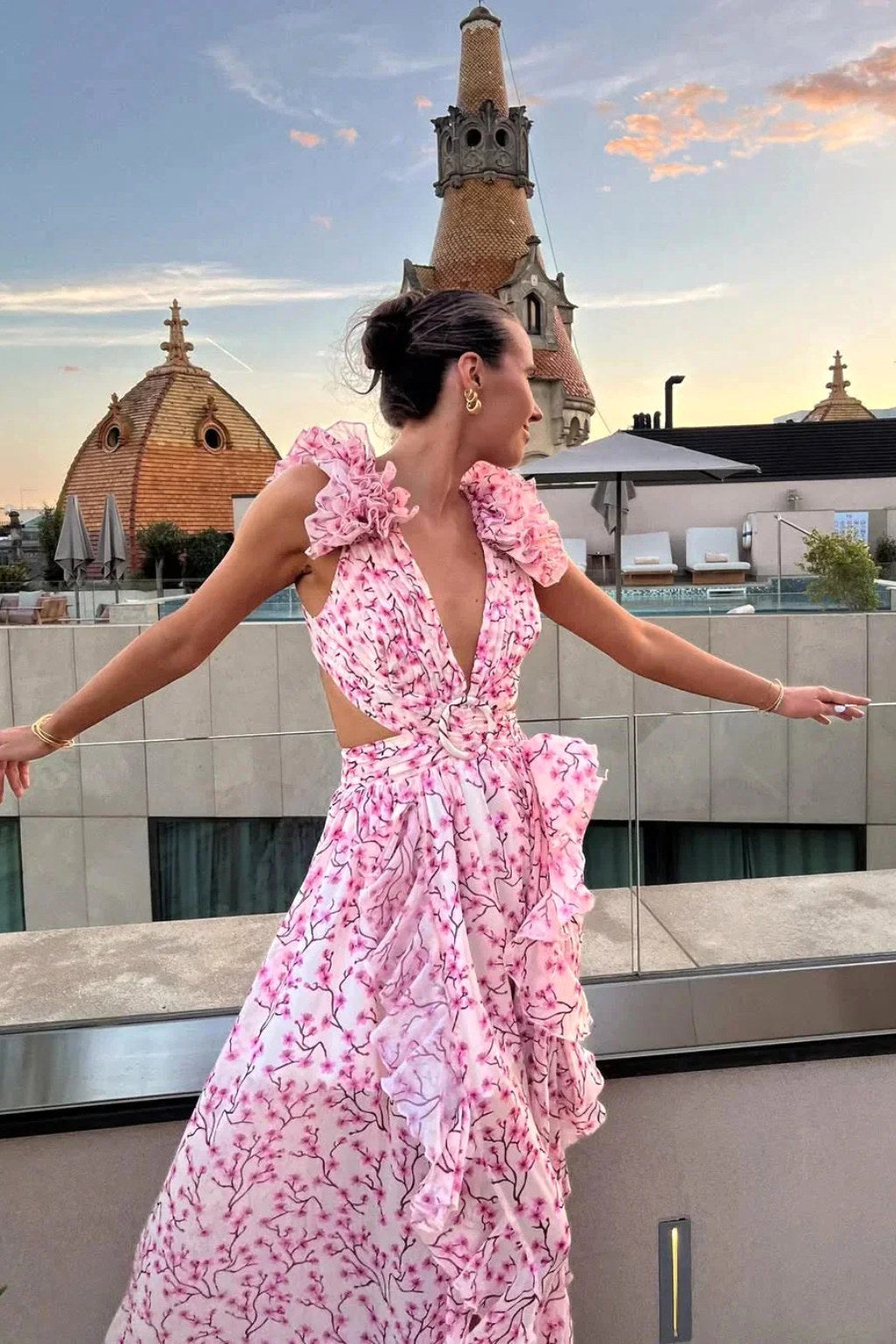 Bernadette | Damen Blumen-Maxikleid mit V-Ausschnitt und Rüschenschultern, Kleid für Hochzeitsgäste | Nomadnts | Nomadnts