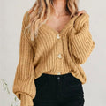 Coralie | Damen Oversized Grobstrick-Cardigan, V-Ausschnitt mit Ballonärmeln | Nomadnts | Khaki