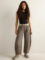Freya | Damen locker geschnittene Barrel-Jeans, Denim-Jeans mit hoher Taille | Nomadnts | Beige