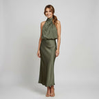 Karin | Drapierte Midi-Kleid mit Wickeltop und hohem Ausschnitt, ärmelloses Abendkleid | Nomad NTS