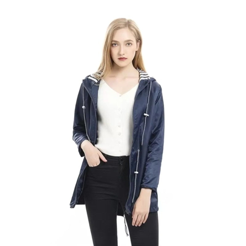 Lorraine | Damen leichter Regenmantel mit Kapuze, wasserabweisender, winddichter Mantel | Nomadnts | Red