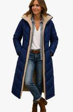 Luisa | Damen Langer Mantel mit Kapuze und Wattierung, Sherpa-gefütterter Wintermantel | Nomad NTS | Navy Blue