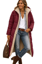 Luisa | Damen Langer Mantel mit Kapuze und Wattierung, Sherpa-gefütterter Wintermantel | Nomad NTS | Wine Red