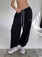 Maelle | Damen Baggy-Fit Jogginghose mit Seitenstreifen, weit geschnittene Lounge-Hose | Nomadnts | Brown