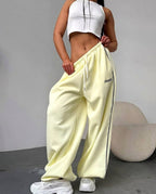 Maelle | Damen Baggy-Fit Jogginghose mit Seitenstreifen, weit geschnittene Lounge-Hose | Nomadnts | Nomadnts