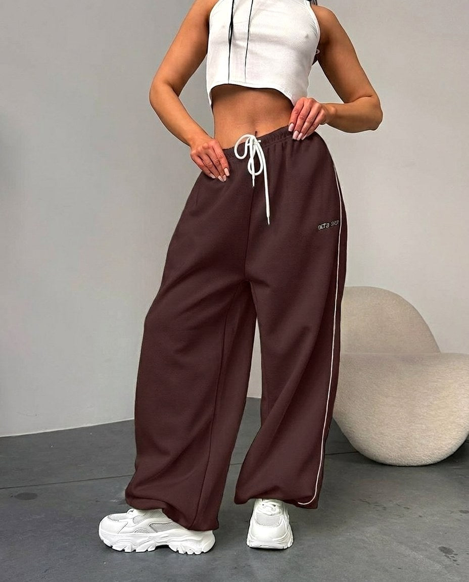 Maelle | Damen Baggy-Fit Jogginghose mit Seitenstreifen, weit geschnittene Lounge-Hose | Nomadnts | Nomadnts
