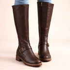 Maisie | Damen kniehohe Lederstiefel, Reitstiefel mit seitlichem Reißverschluss und Blockabsatz | Nomadnts | Nomadnts