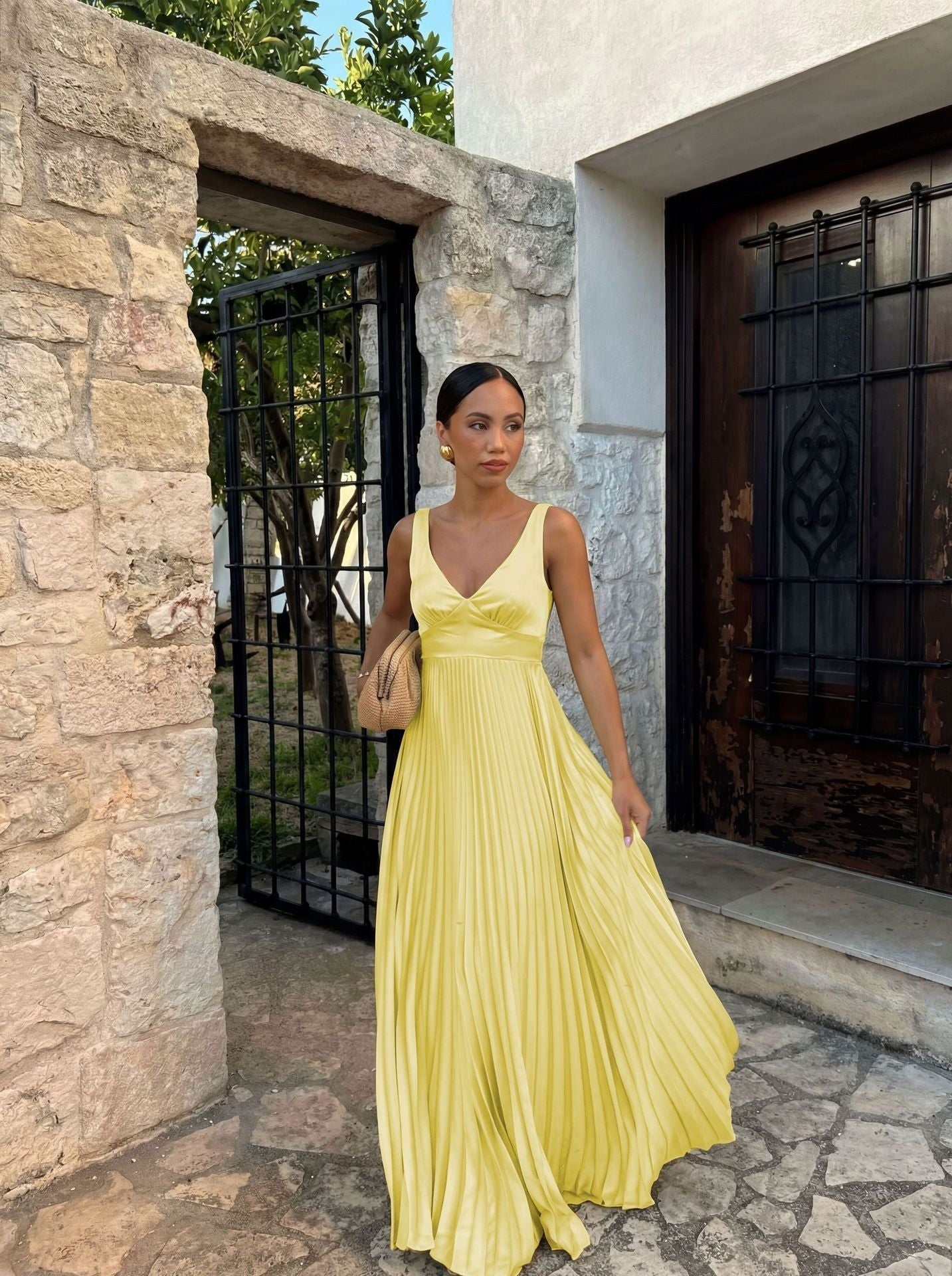 Monique | Damen plissiertes Maxikleid mit V-Ausschnitt, formelles Kleid für Hochzeitsgäste | Nomadnts | Nomadnts