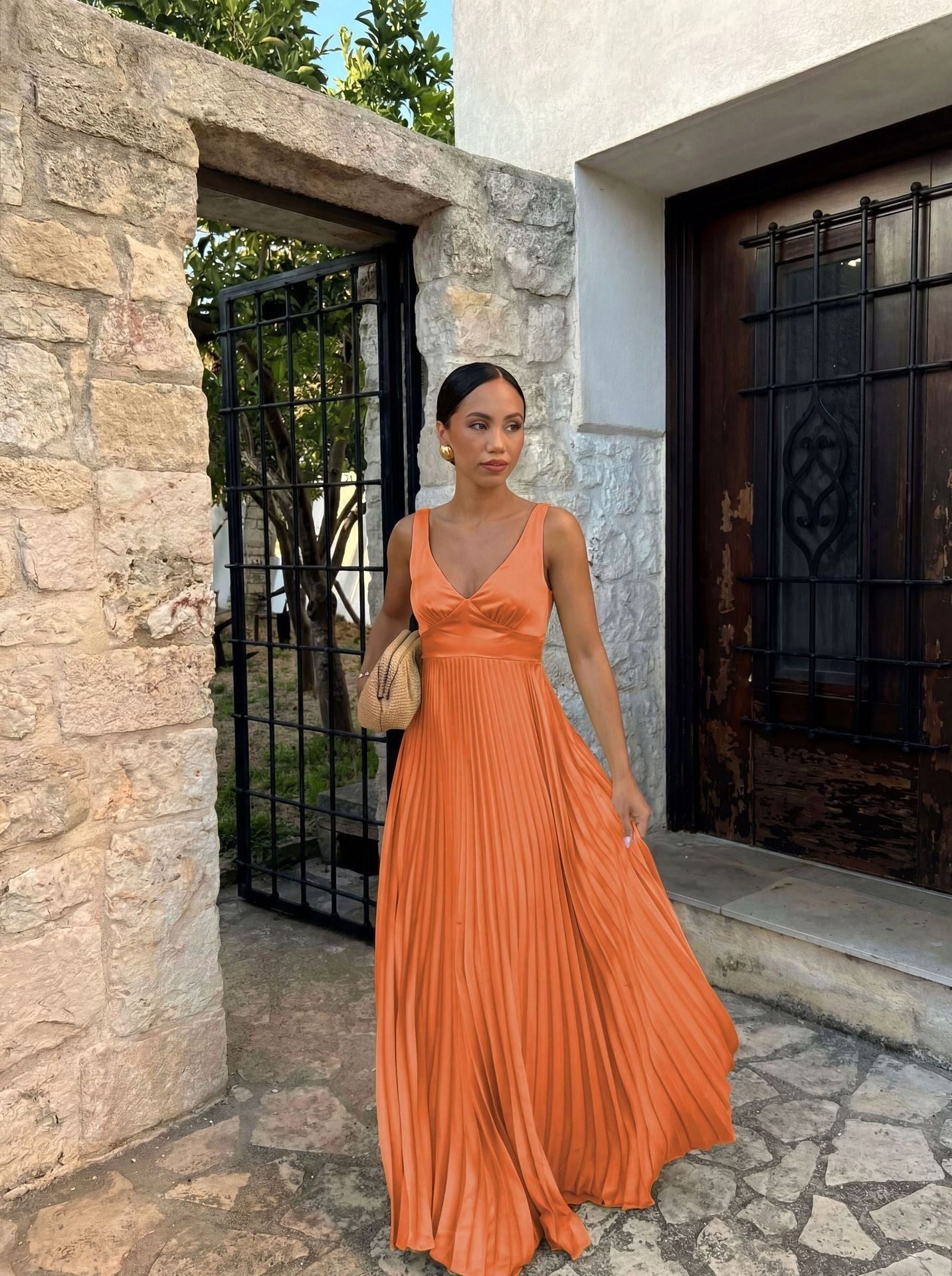 Monique | Damen plissiertes Maxikleid mit V-Ausschnitt, formelles Kleid für Hochzeitsgäste | Nomadnts | Nomadnts
