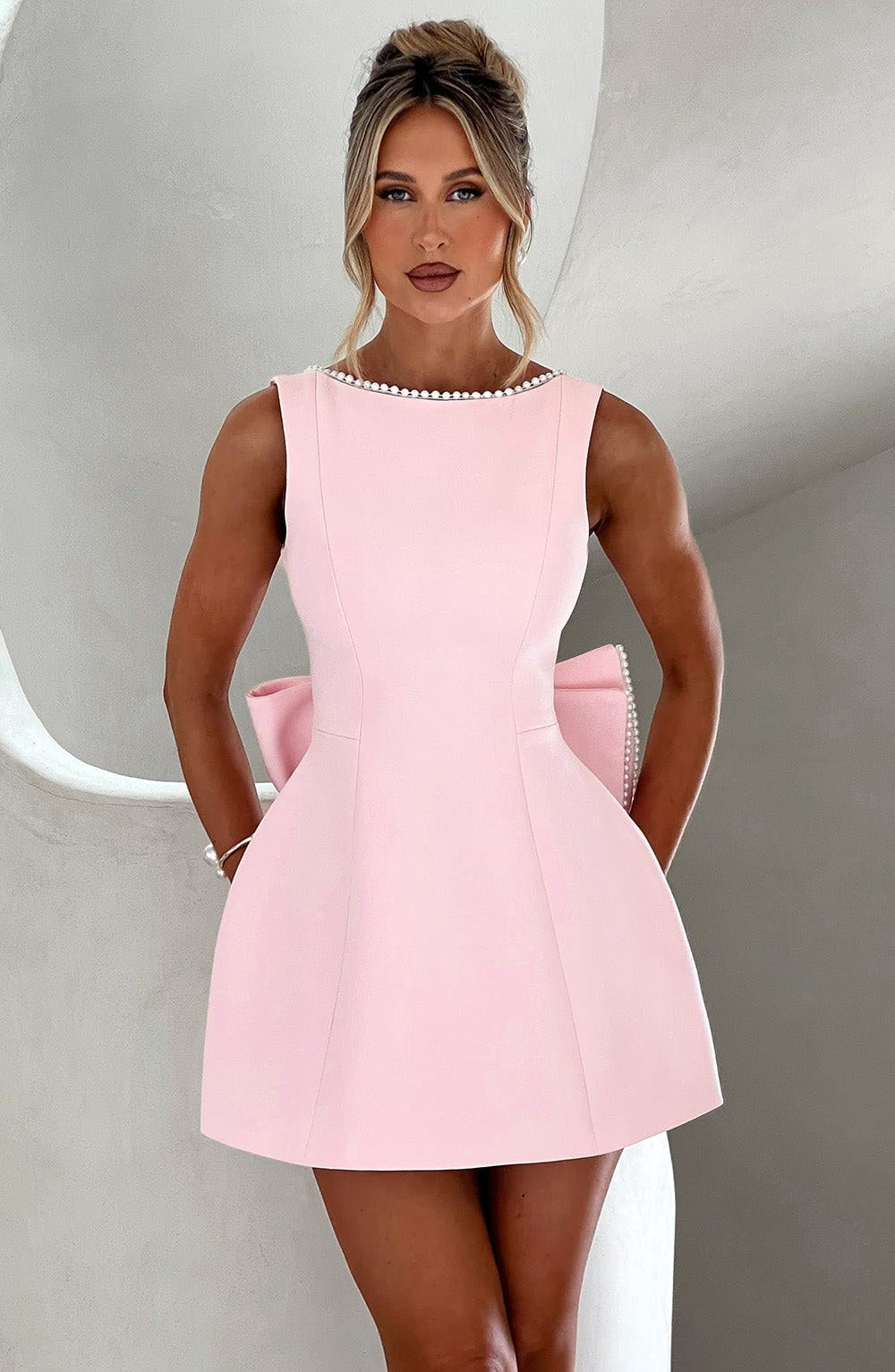 Noemie | Damen A-Linien-Minikleid mit Perlenbesatz, Kleid für Hochzeitsgäste | Nomadnts | Pink